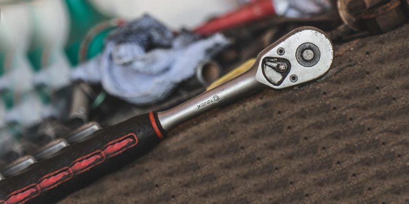 8 Best Torque Wrench for Lug Nuts in 2022 (Buying Guide)